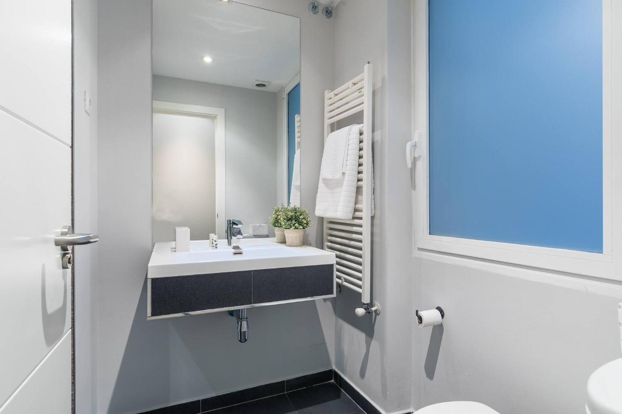 Castellana Suites Madrid Extérieur photo