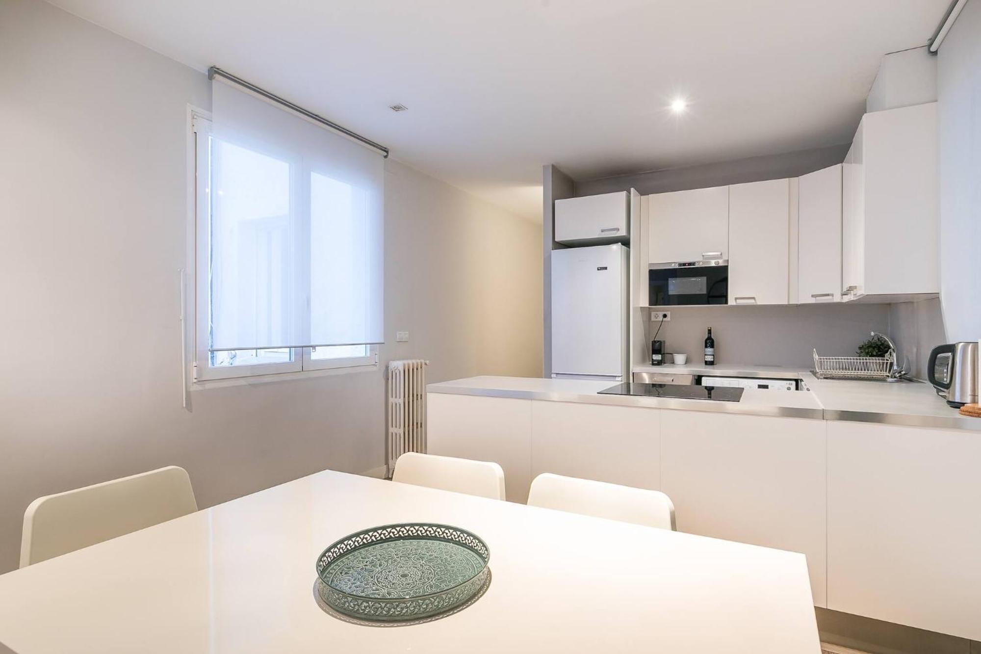 Castellana Suites Madrid Extérieur photo